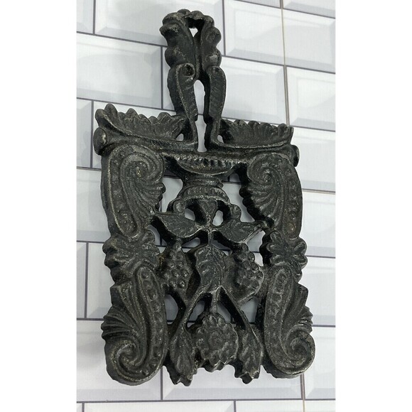 Vtg Wilton Black Cast Iron Trivet Grapes Leafs Scroll Design Metal Kitchen Decor - Picture 4 of 10